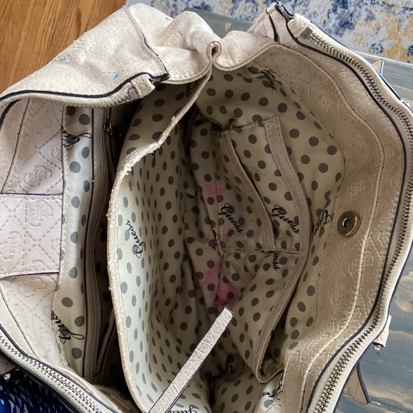 Guess purse - Picture 7 of 8